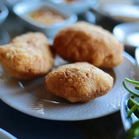 Arya فندق قرابورون