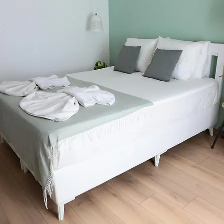 Arya فندق قرابورون